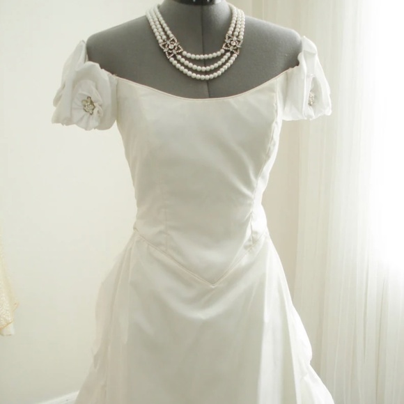 Vintage -Victorian Inspired- Wedding Dress - Picture 2 of 10